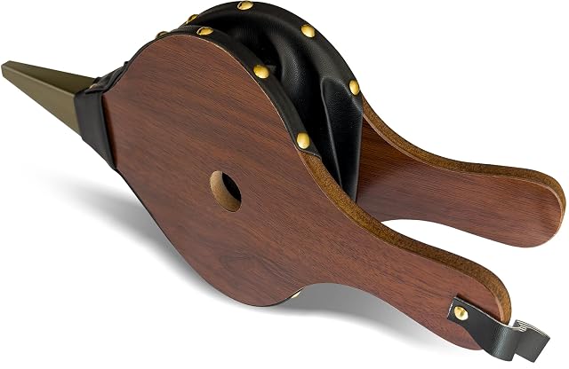 Un soffietto da camino in legno di 42 per 17 centimetri, con bocchello zincato e similpelle rivettata