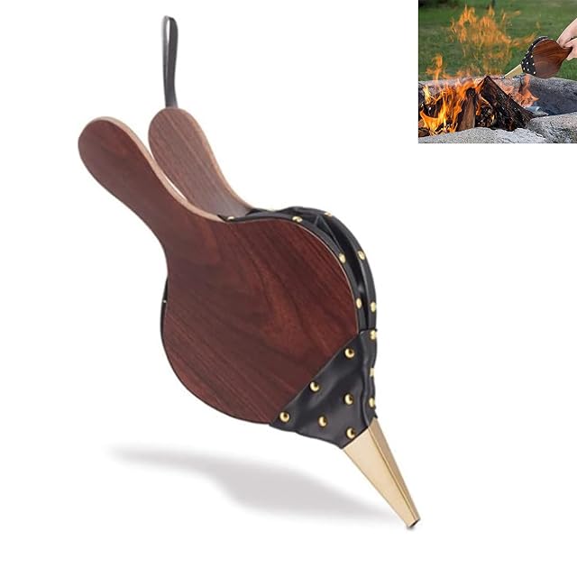Un piccolo soffietto da camino in legno con bocchello fuso in zinco e asola di sospensione, lungo 30,5 centimetri