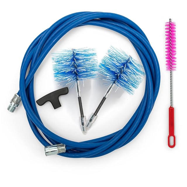 Un set di pulizia per stufe a pellet con due spazzole FLEX articolate in nylon da 80 e 100 millimetri