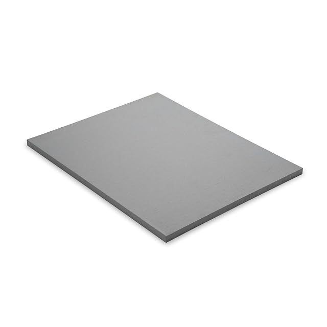 Un pannello isolante bianco in silicato di calcio da cinquecento per trecento millimetri e settanta di spessore